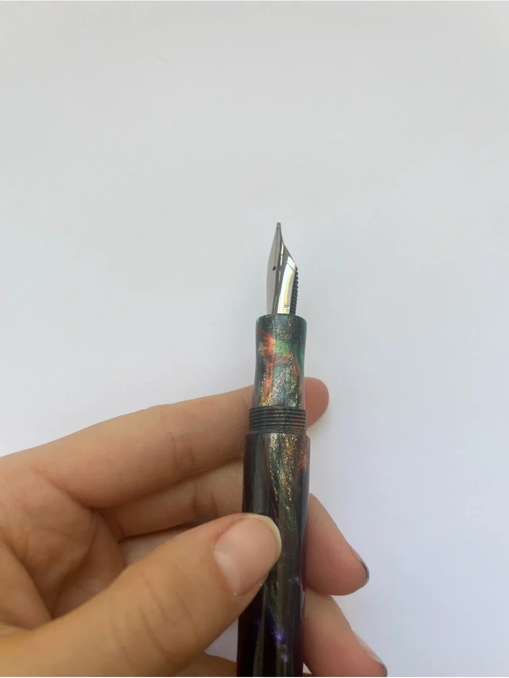 New Just Turnings Fountain Pen Carson XXXIII Resin Broad Nib Writing Sparkle